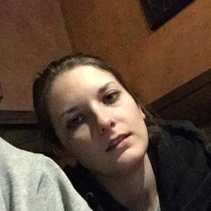 Meet your Posher, Leona